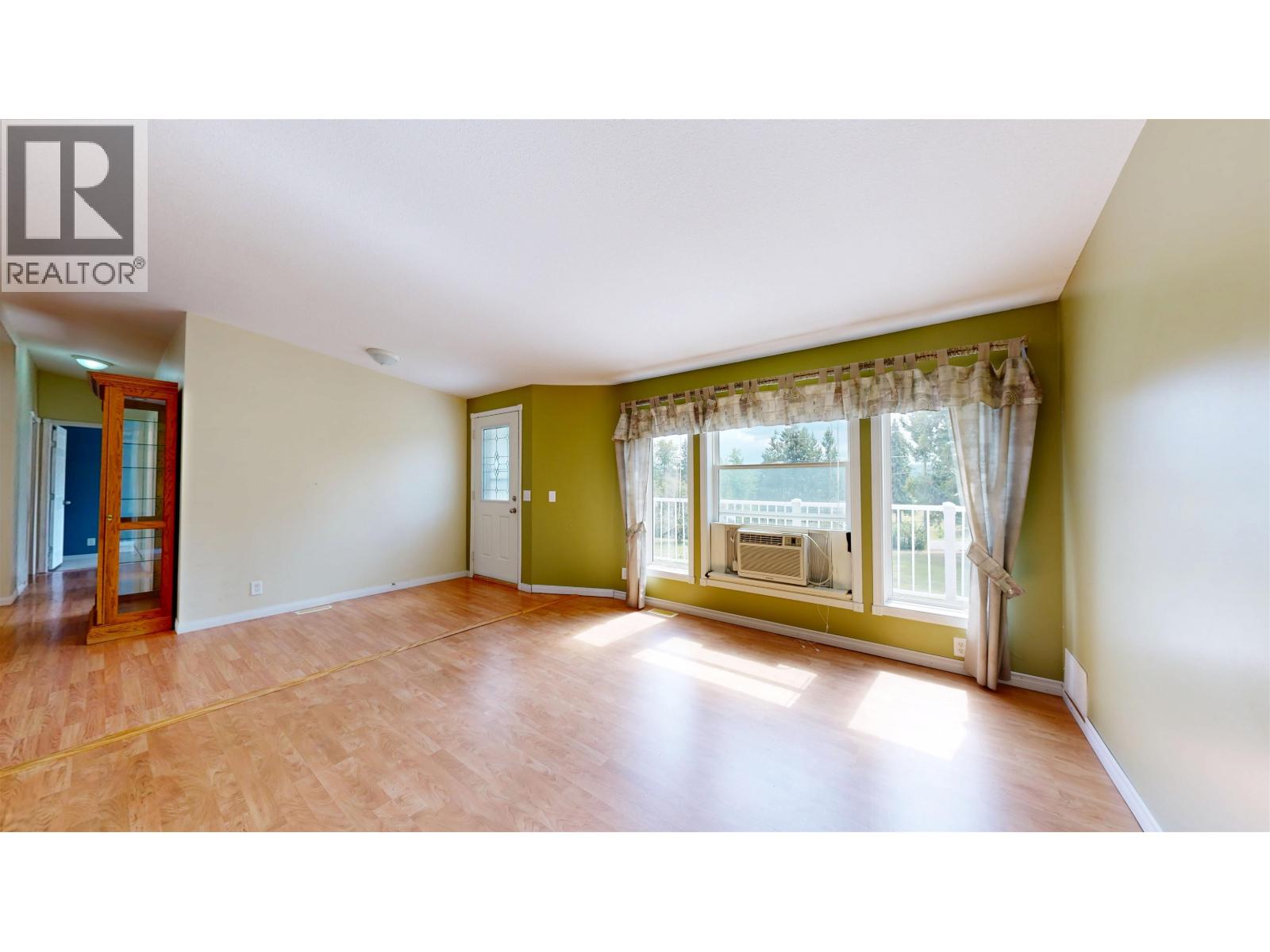 6089 LAKESHORE DRIVE