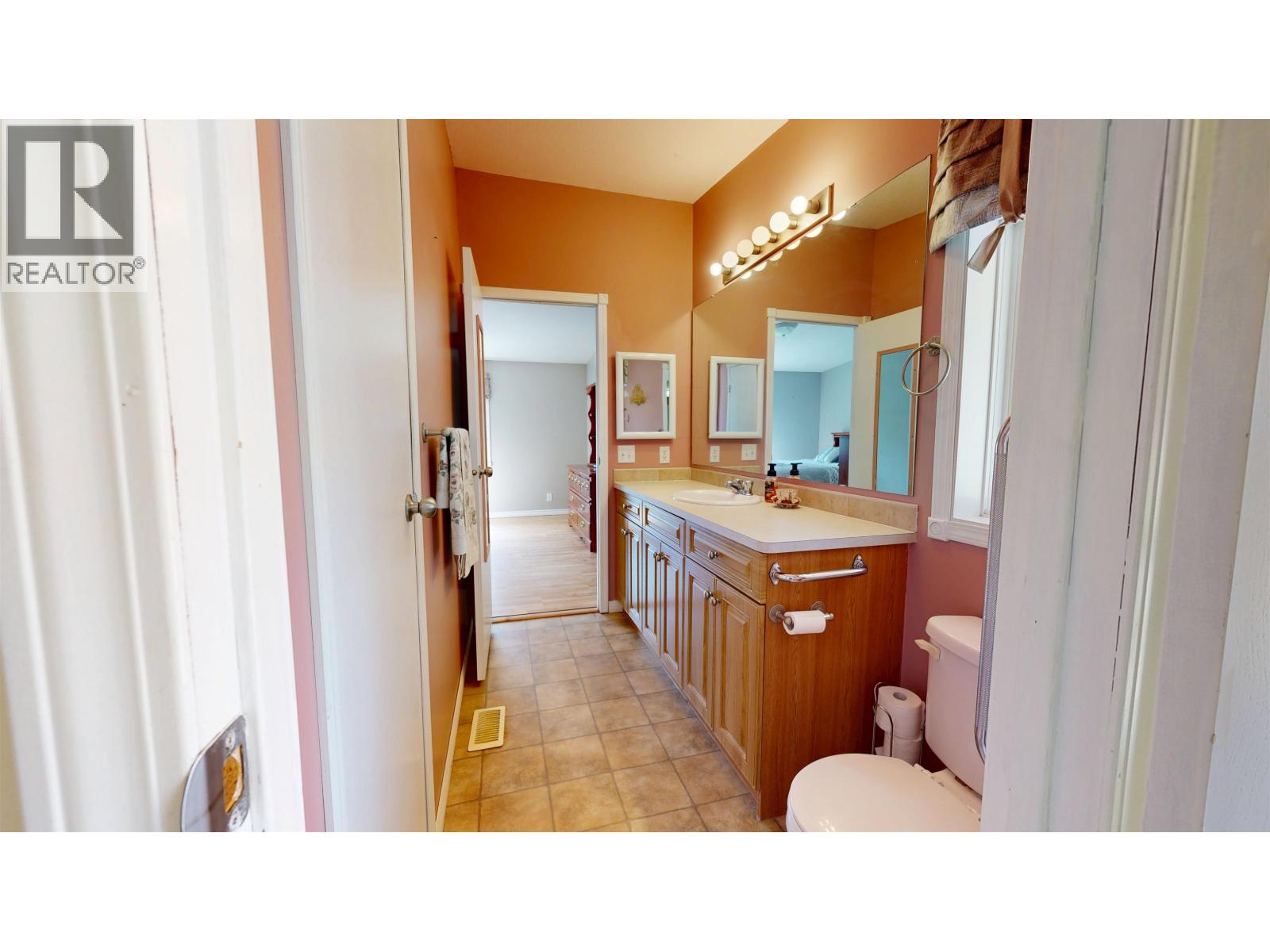 6089 LAKESHORE DRIVE