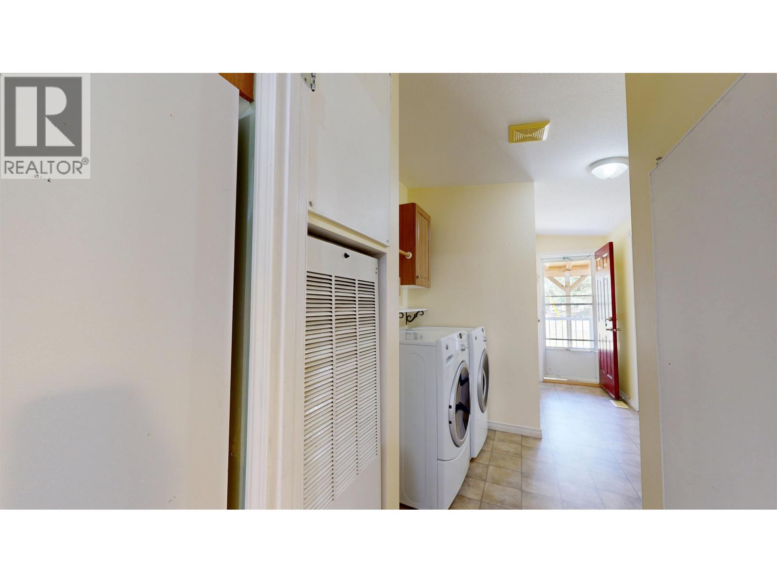 6089 LAKESHORE DRIVE