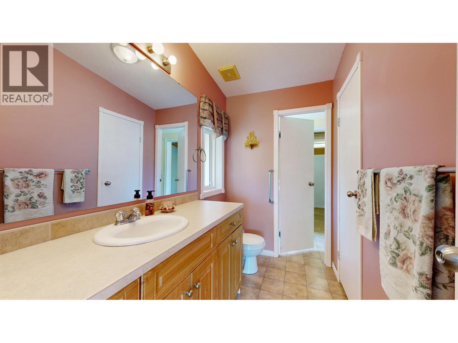 6089 LAKESHORE DRIVE