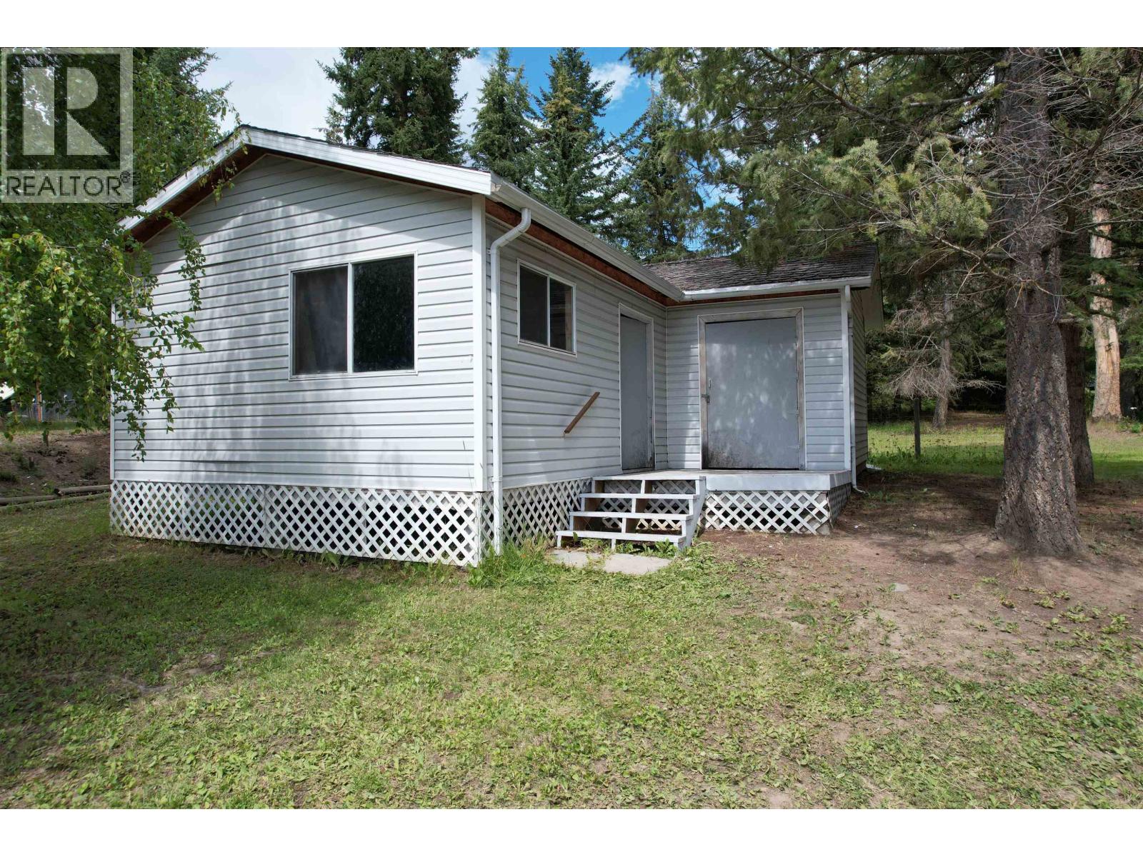 6089 LAKESHORE DRIVE