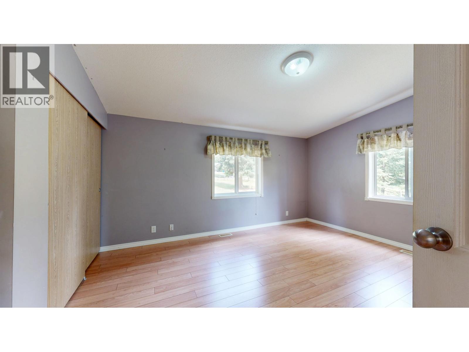 6089 LAKESHORE DRIVE