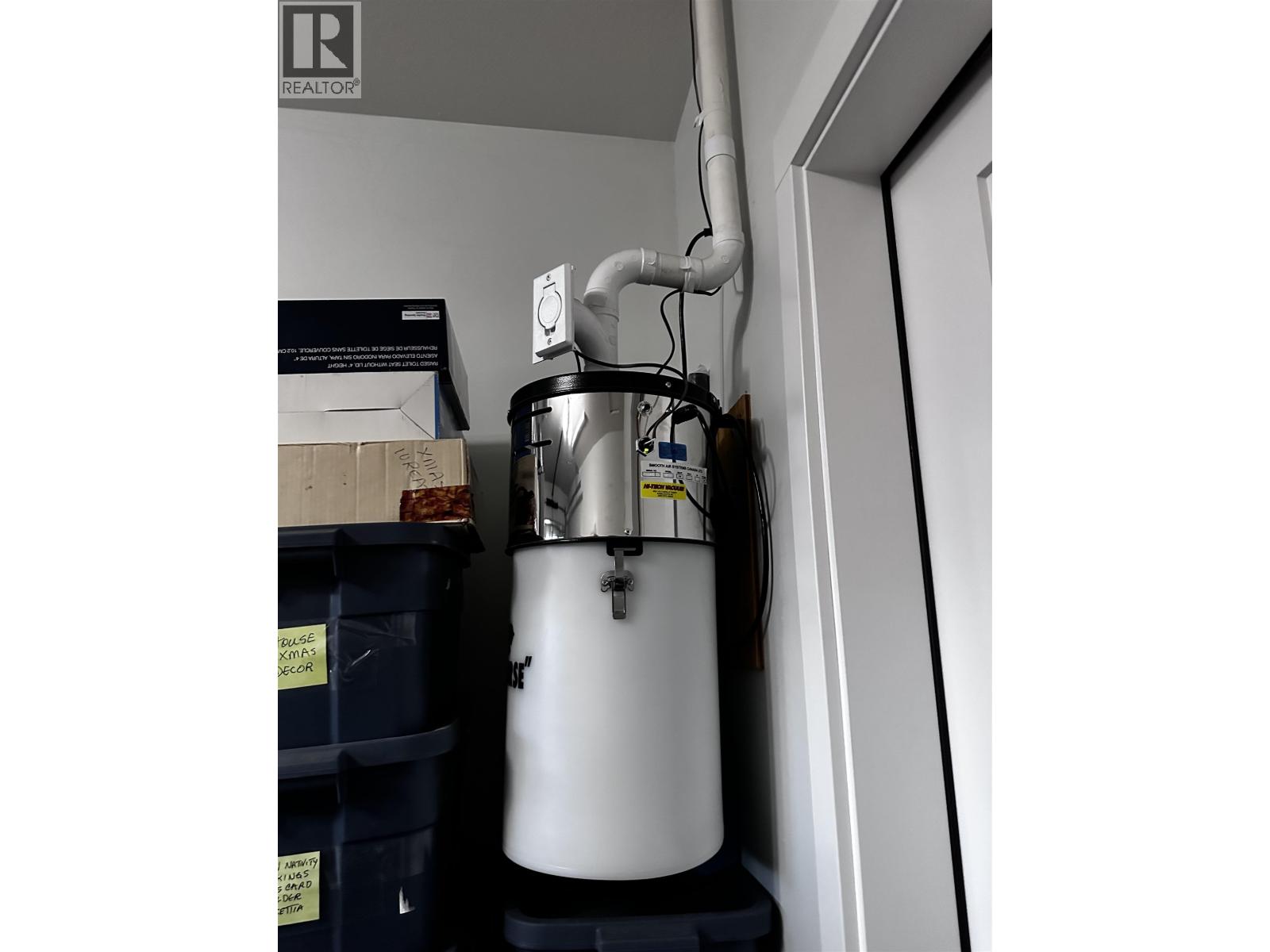 382 SANDHILL CRESCENT