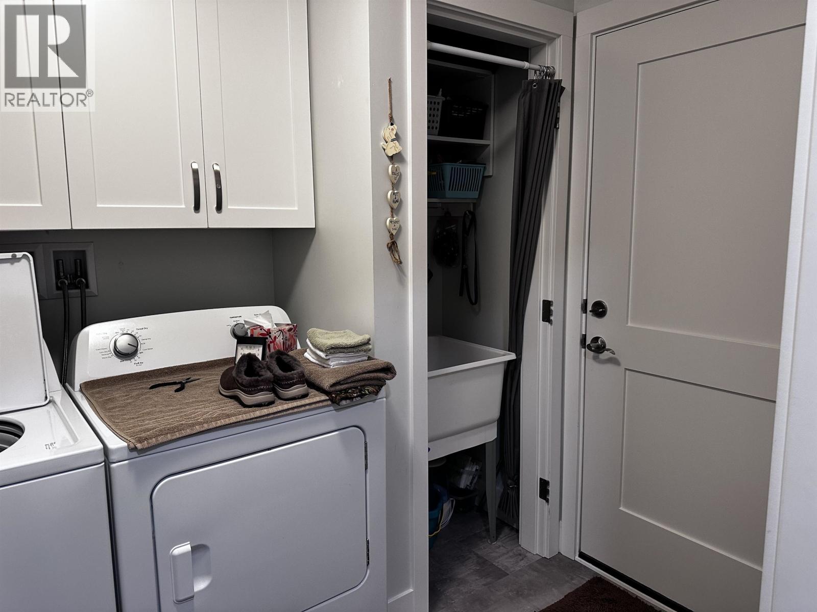 382 SANDHILL CRESCENT