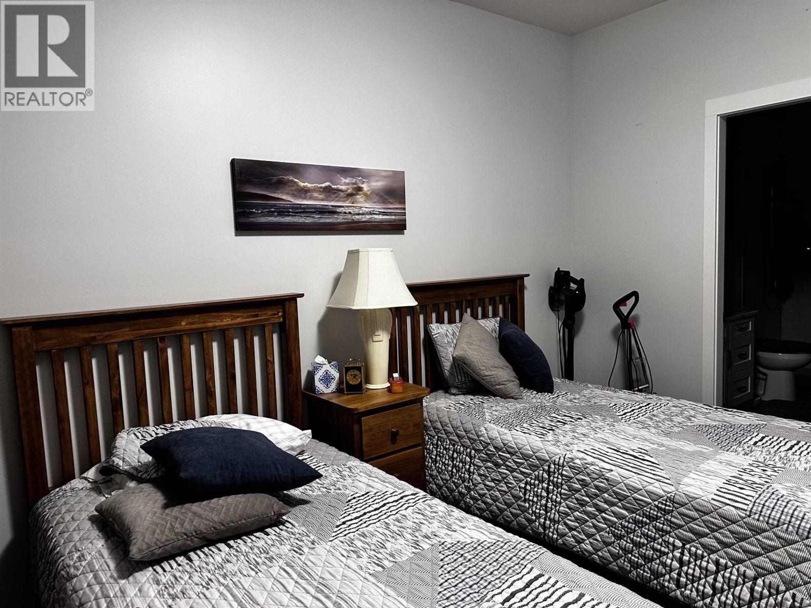 382 SANDHILL CRESCENT