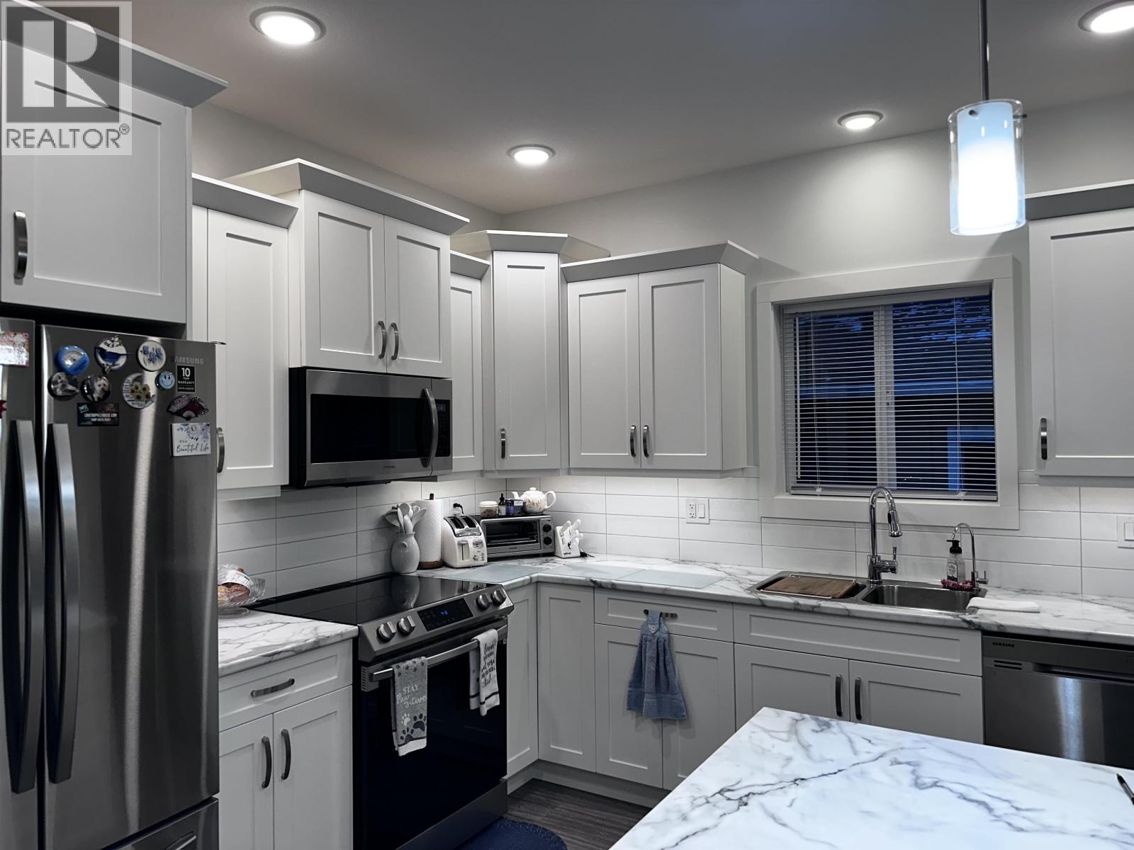 382 SANDHILL CRESCENT