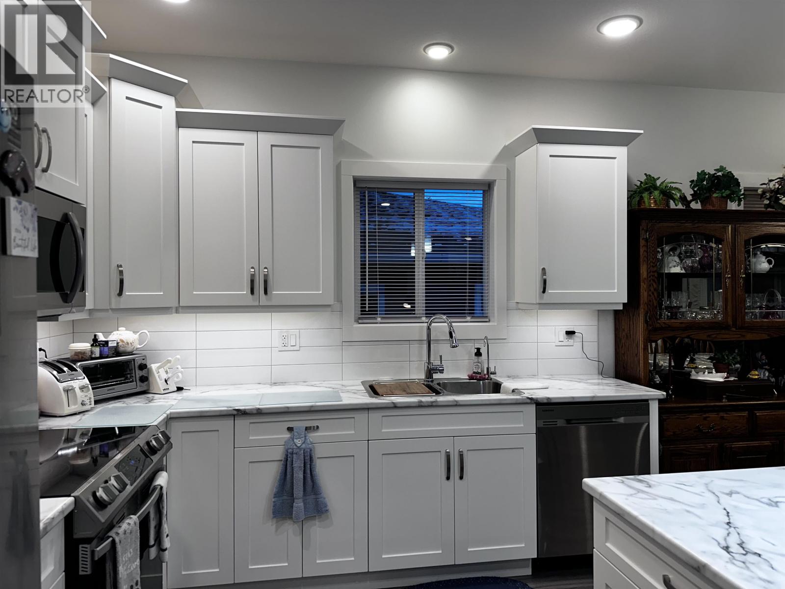 382 SANDHILL CRESCENT