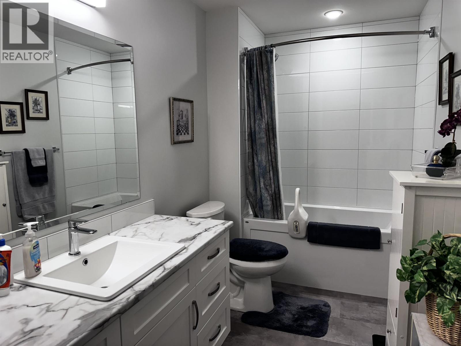 382 SANDHILL CRESCENT