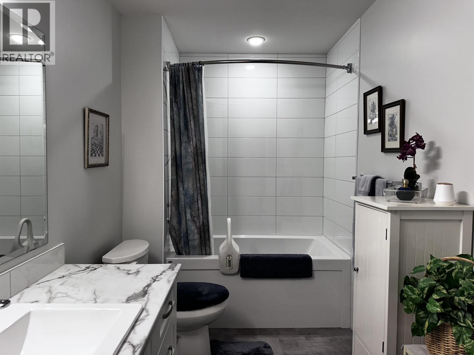 382 SANDHILL CRESCENT