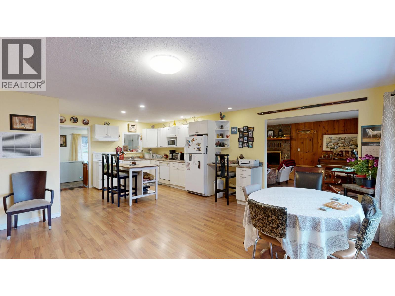 3743 EMERALD CRESCENT