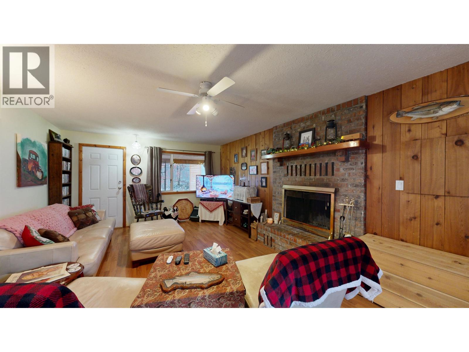 3743 EMERALD CRESCENT