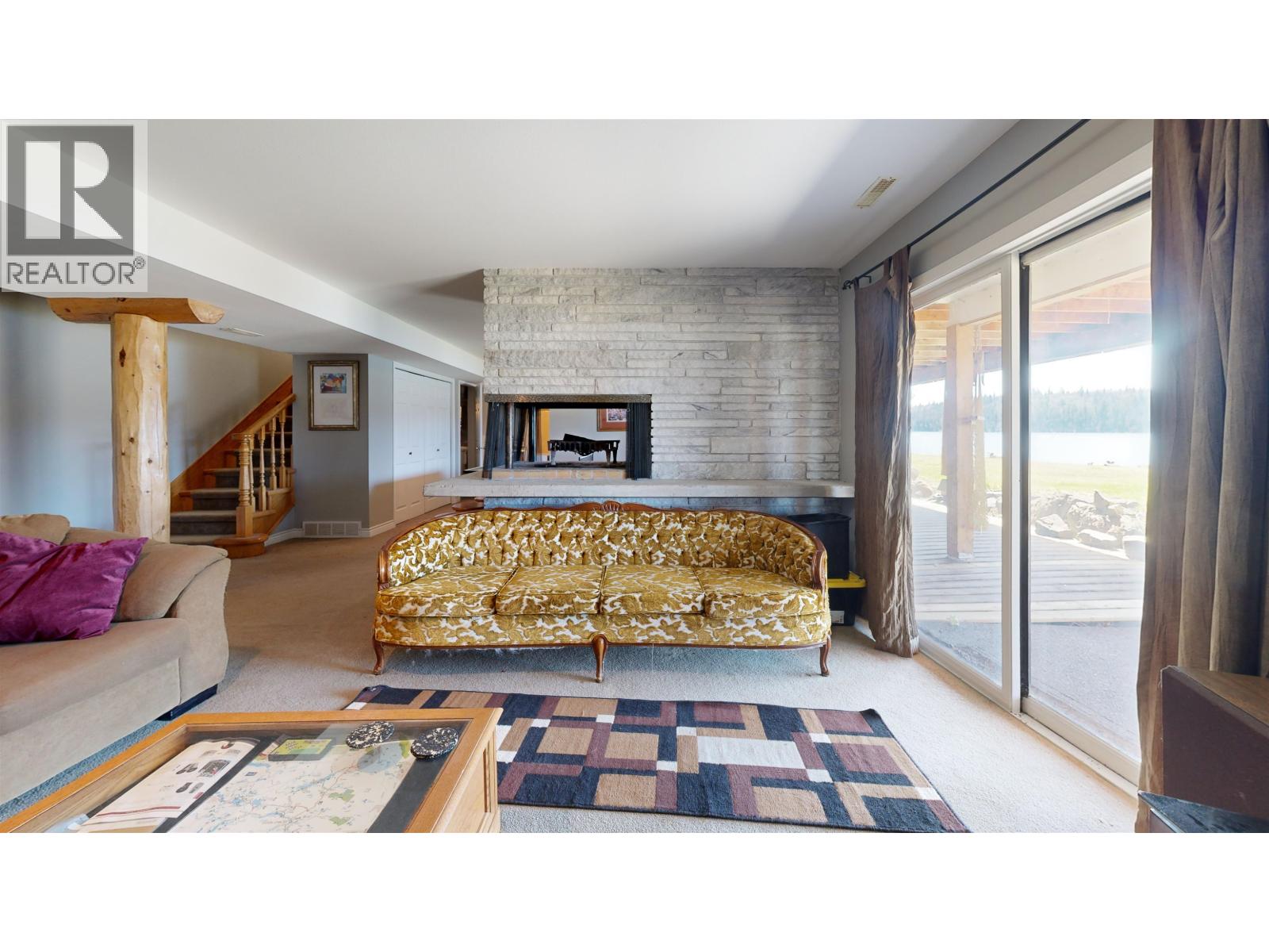 6126 LAKESHORE DRIVE