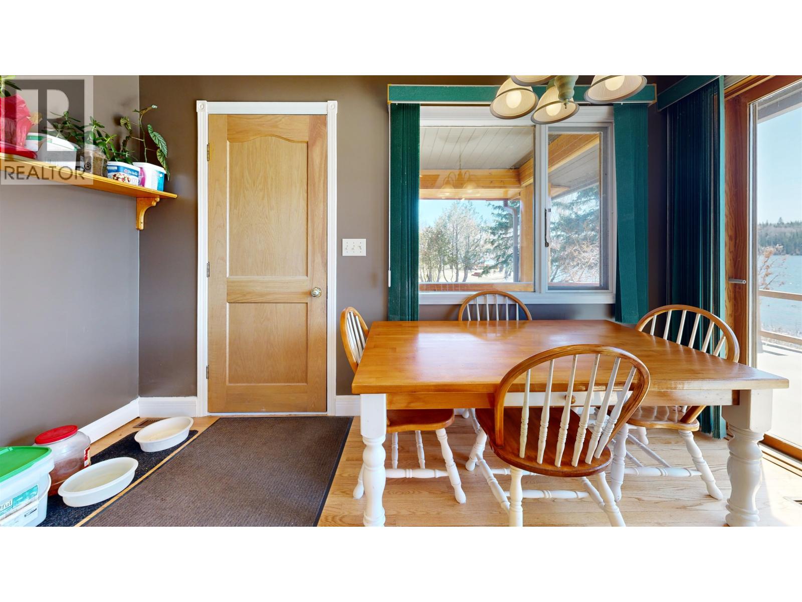 6126 LAKESHORE DRIVE