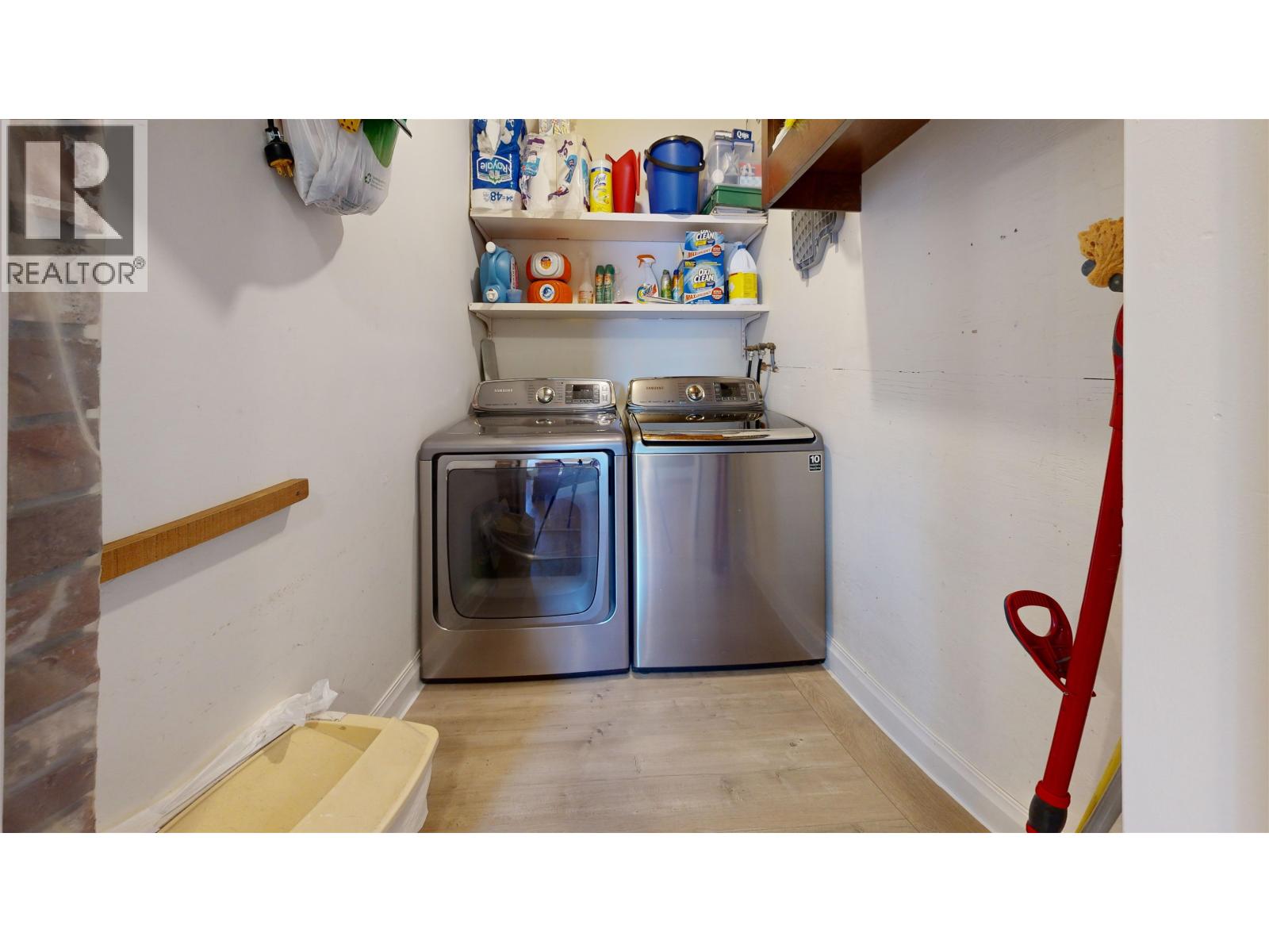 6126 LAKESHORE DRIVE