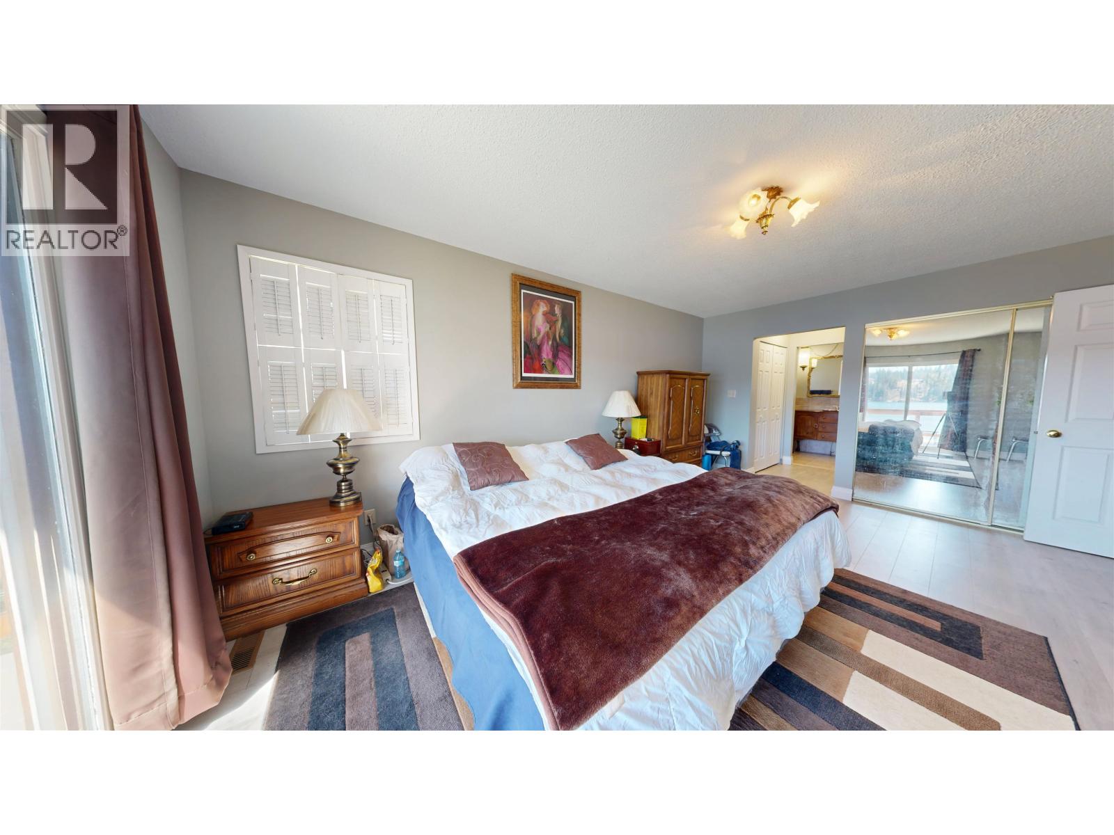 6126 LAKESHORE DRIVE