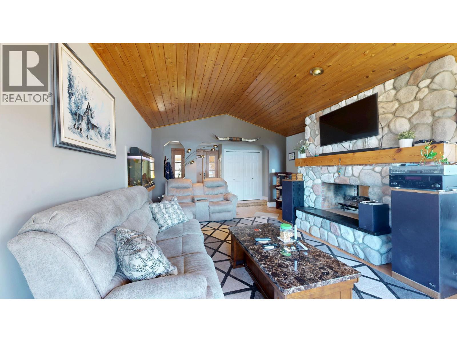 6126 LAKESHORE DRIVE