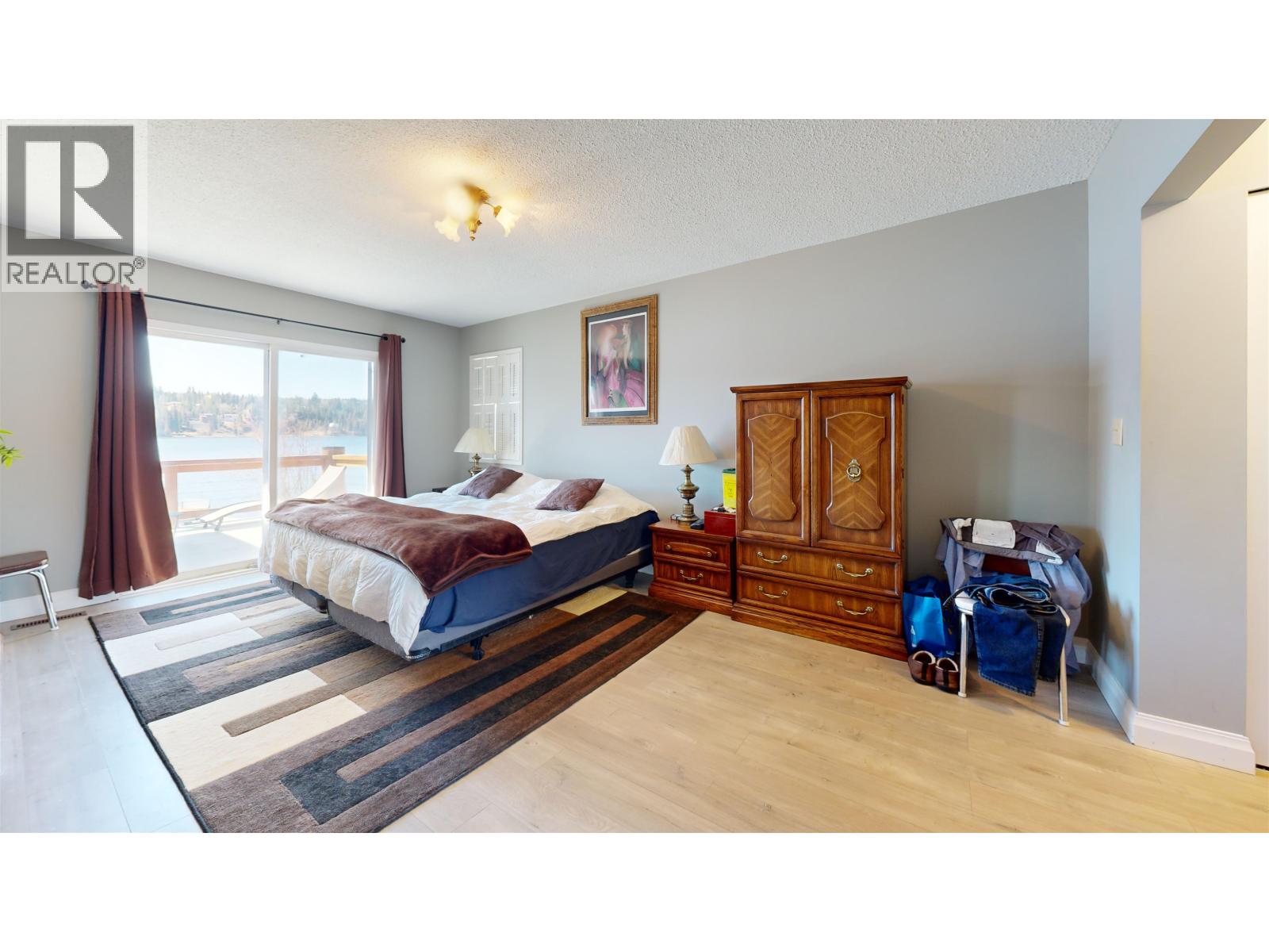 6126 LAKESHORE DRIVE