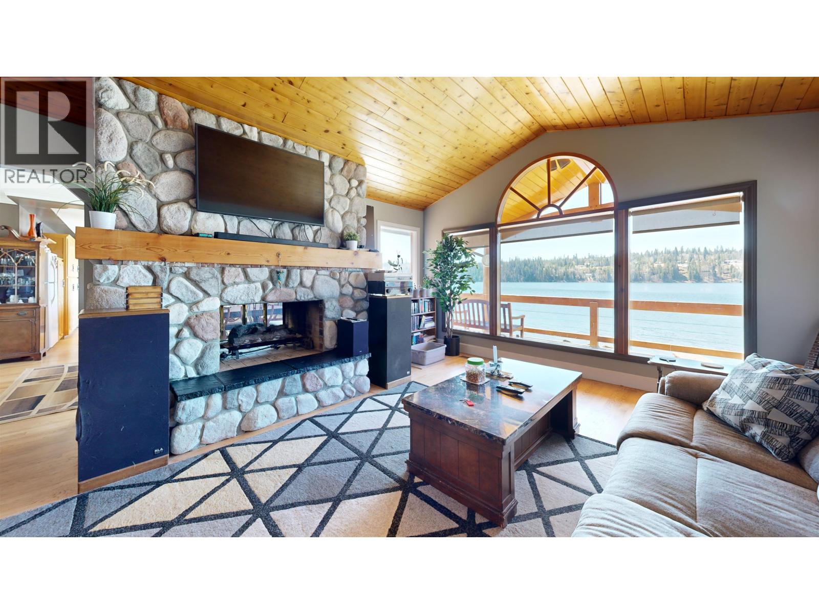 6126 LAKESHORE DRIVE