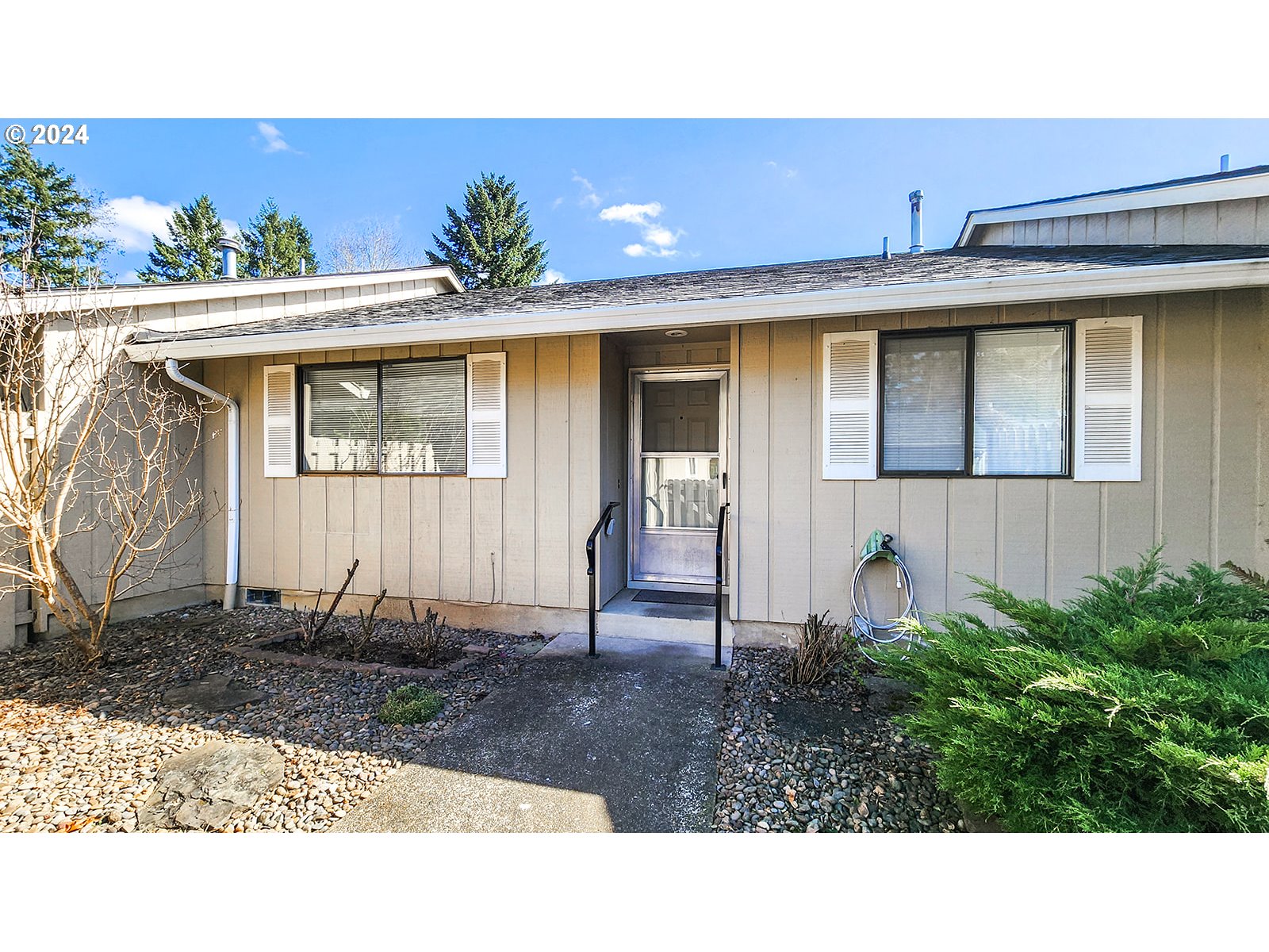 2933 SE BLUE BIRD DR