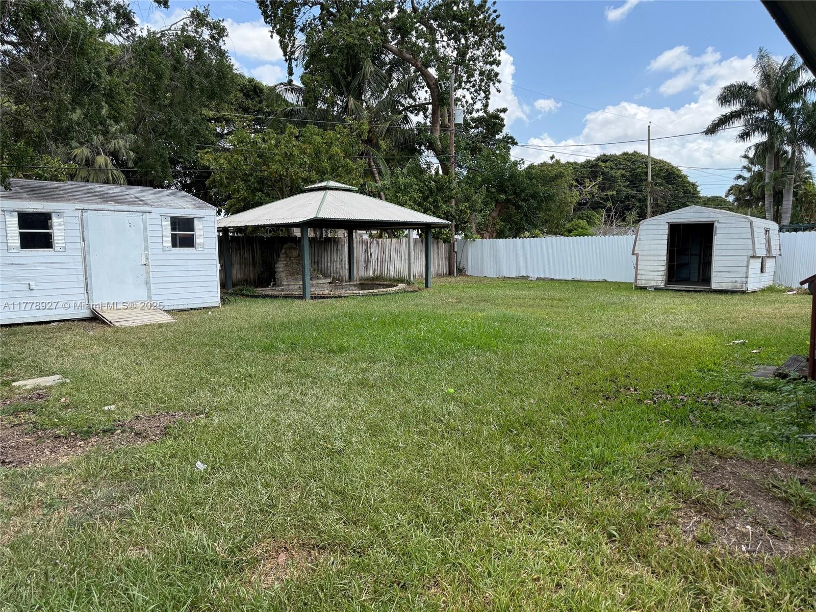 701 NE 14th St