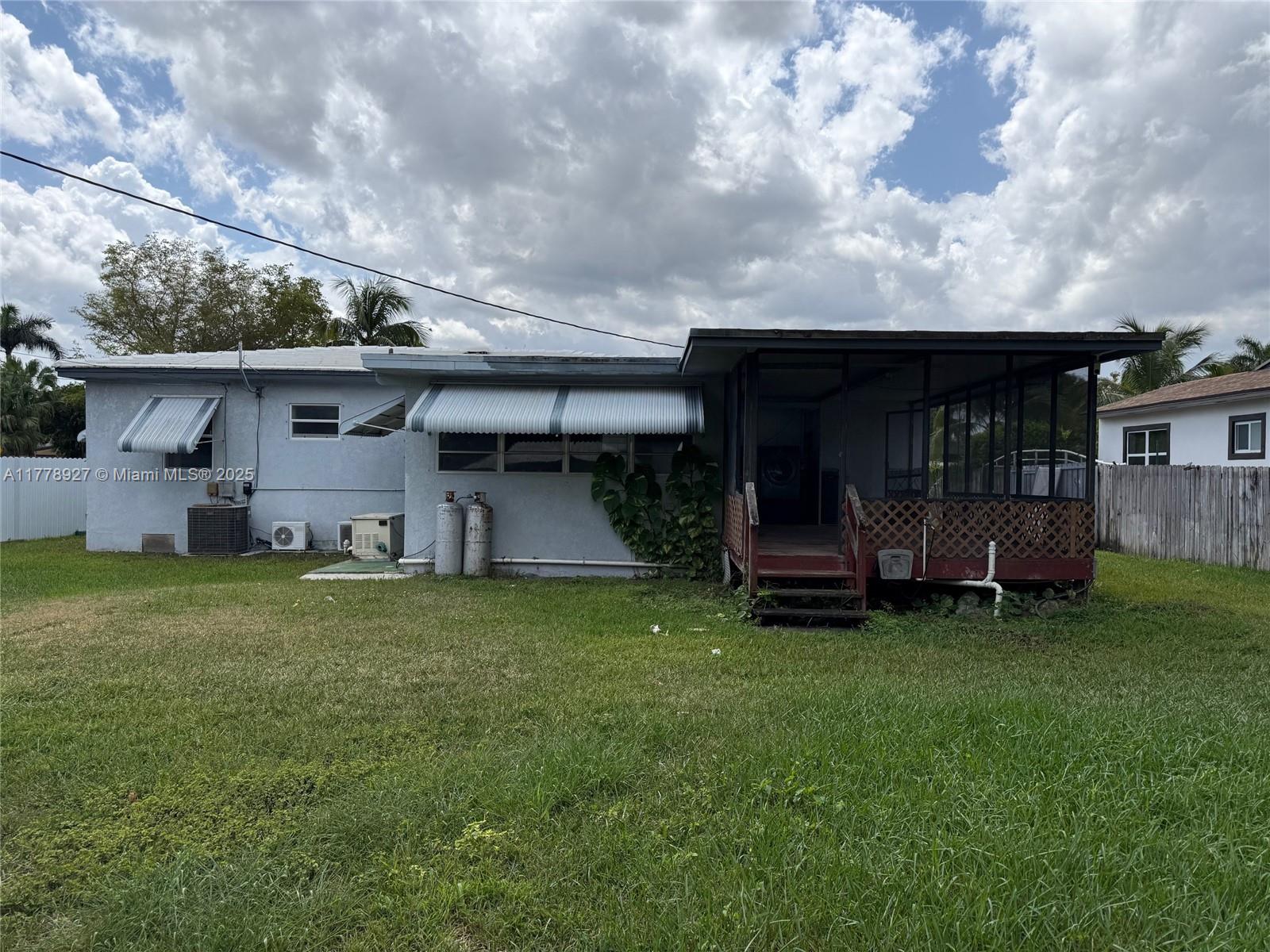 701 NE 14th St