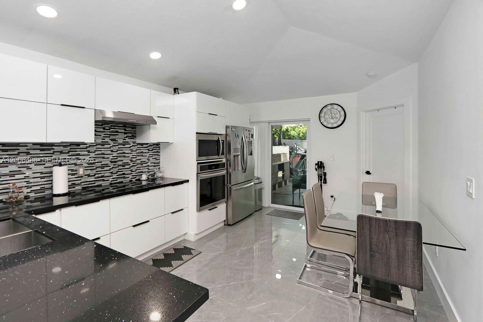 990 SW 9th Ct