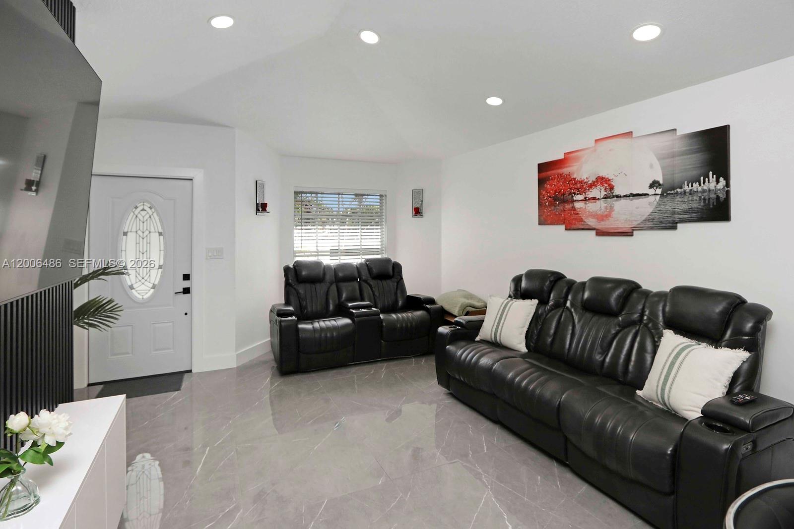 990 SW 9th Ct