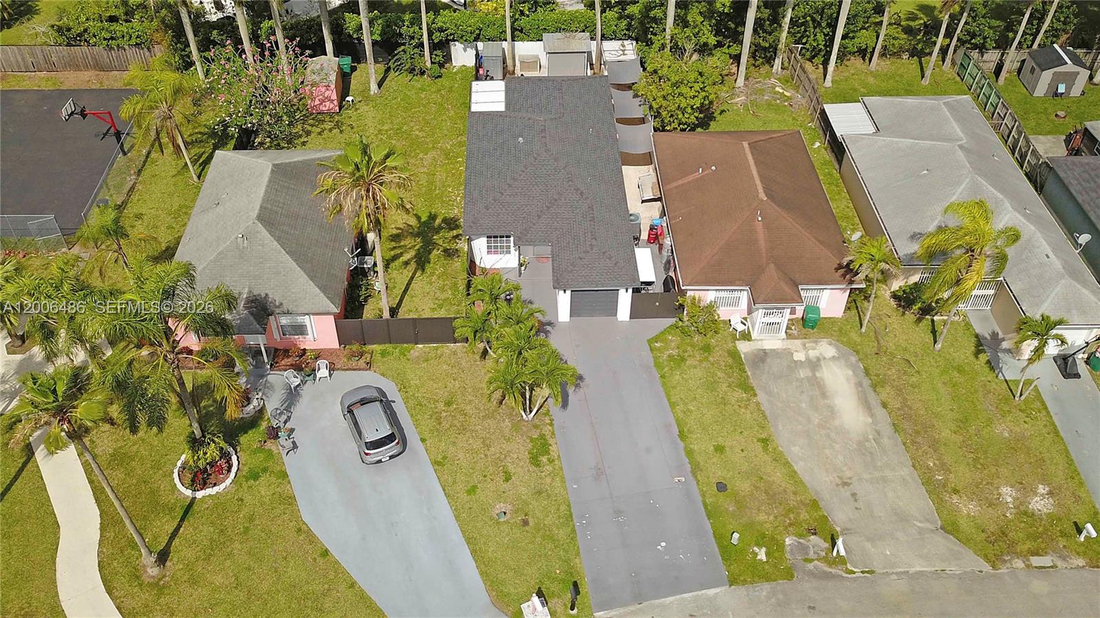990 SW 9th Ct