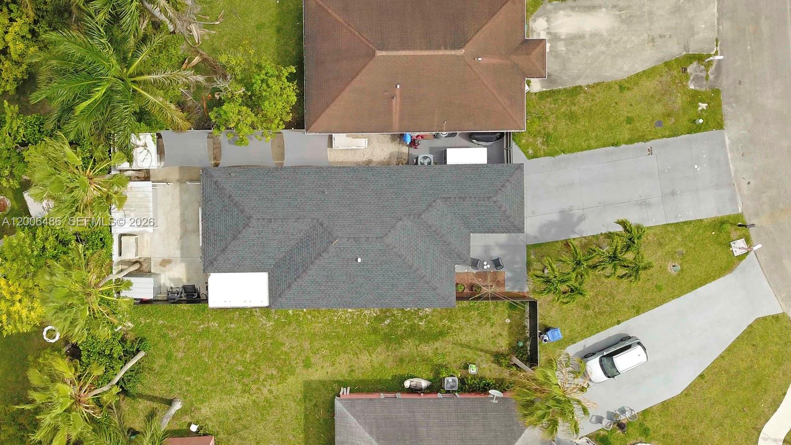 990 SW 9th Ct