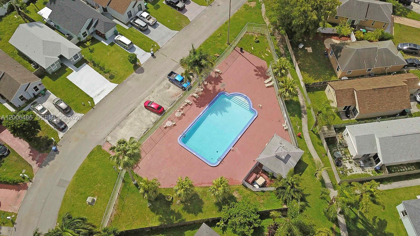 990 SW 9th Ct