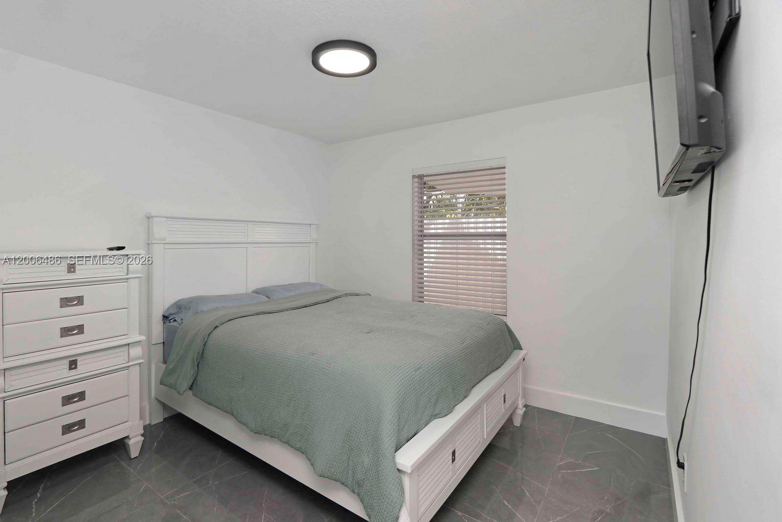 990 SW 9th Ct