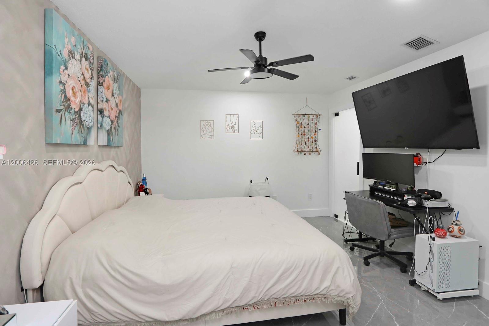 990 SW 9th Ct
