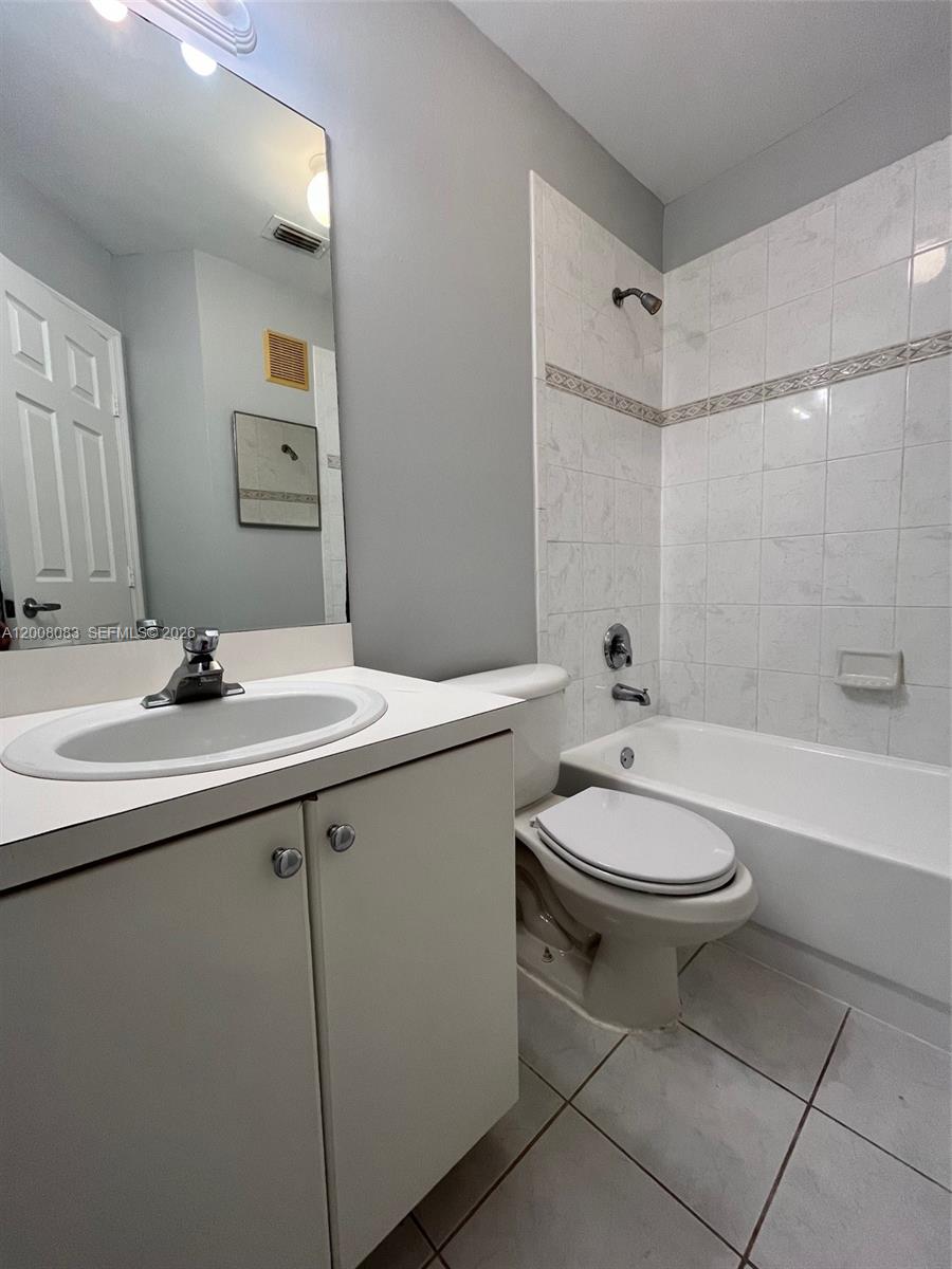 2210 SE 25 Ave # 2210