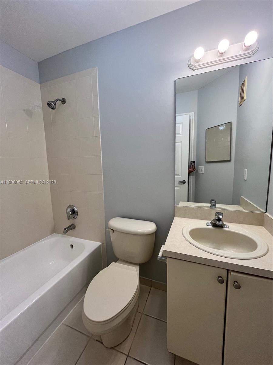 2210 SE 25 Ave # 2210