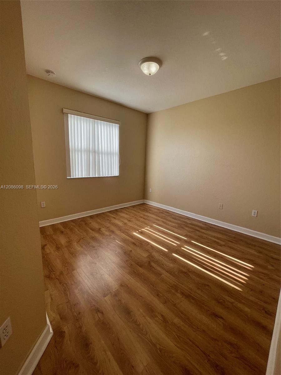 992 NE 41st Pl