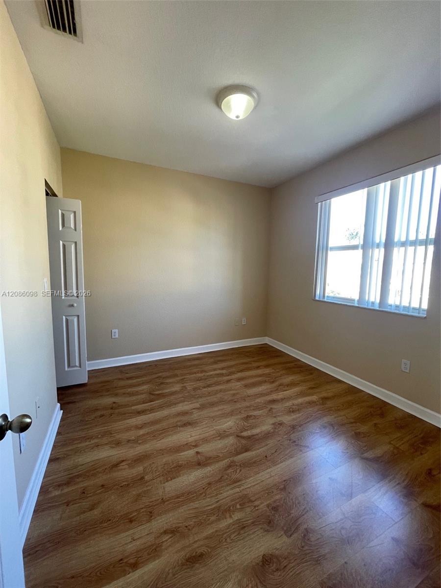 992 NE 41st Pl