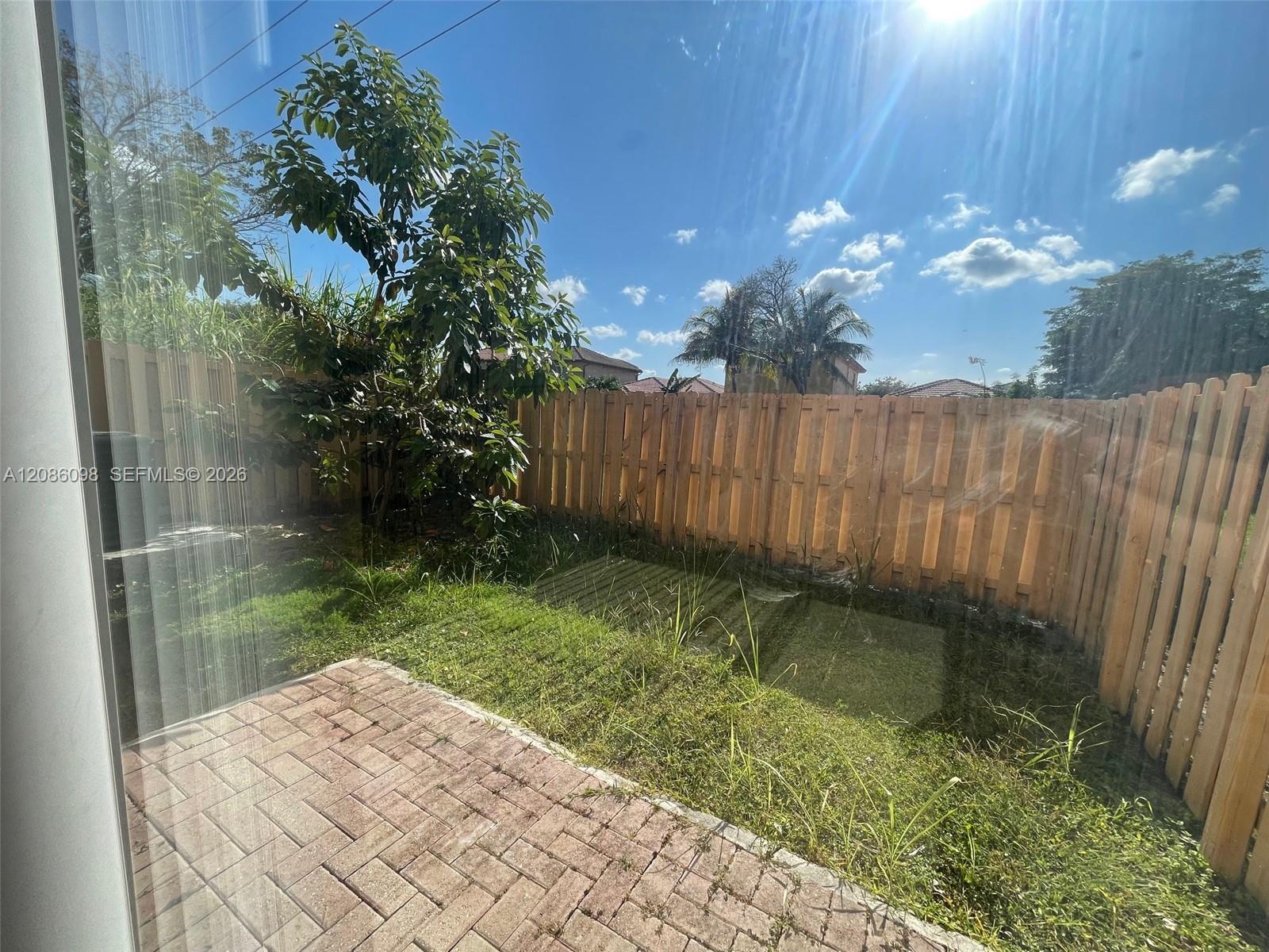 992 NE 41st Pl