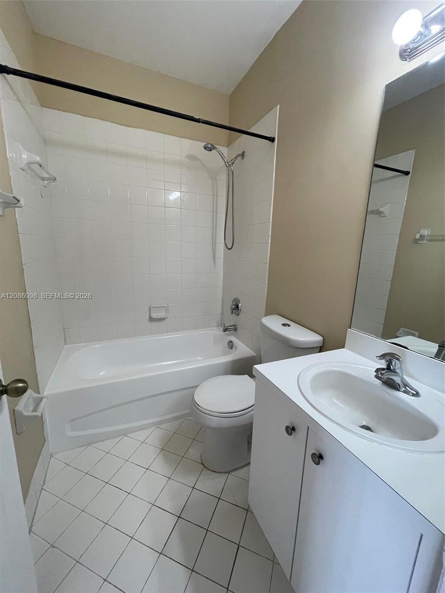 992 NE 41st Pl