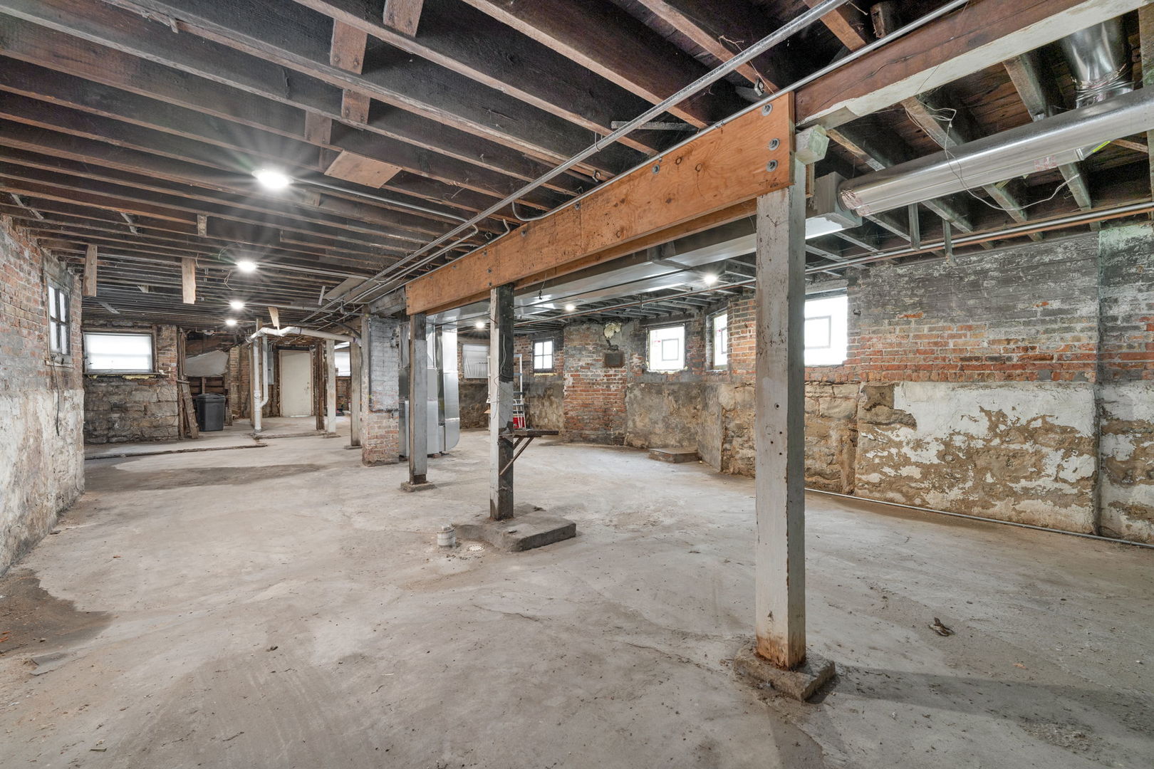 2148 W Monroe Street