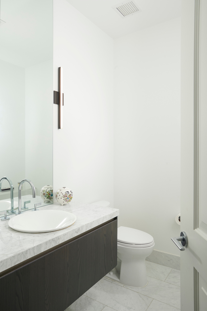 363 E Wacker Drive Unit: 1706