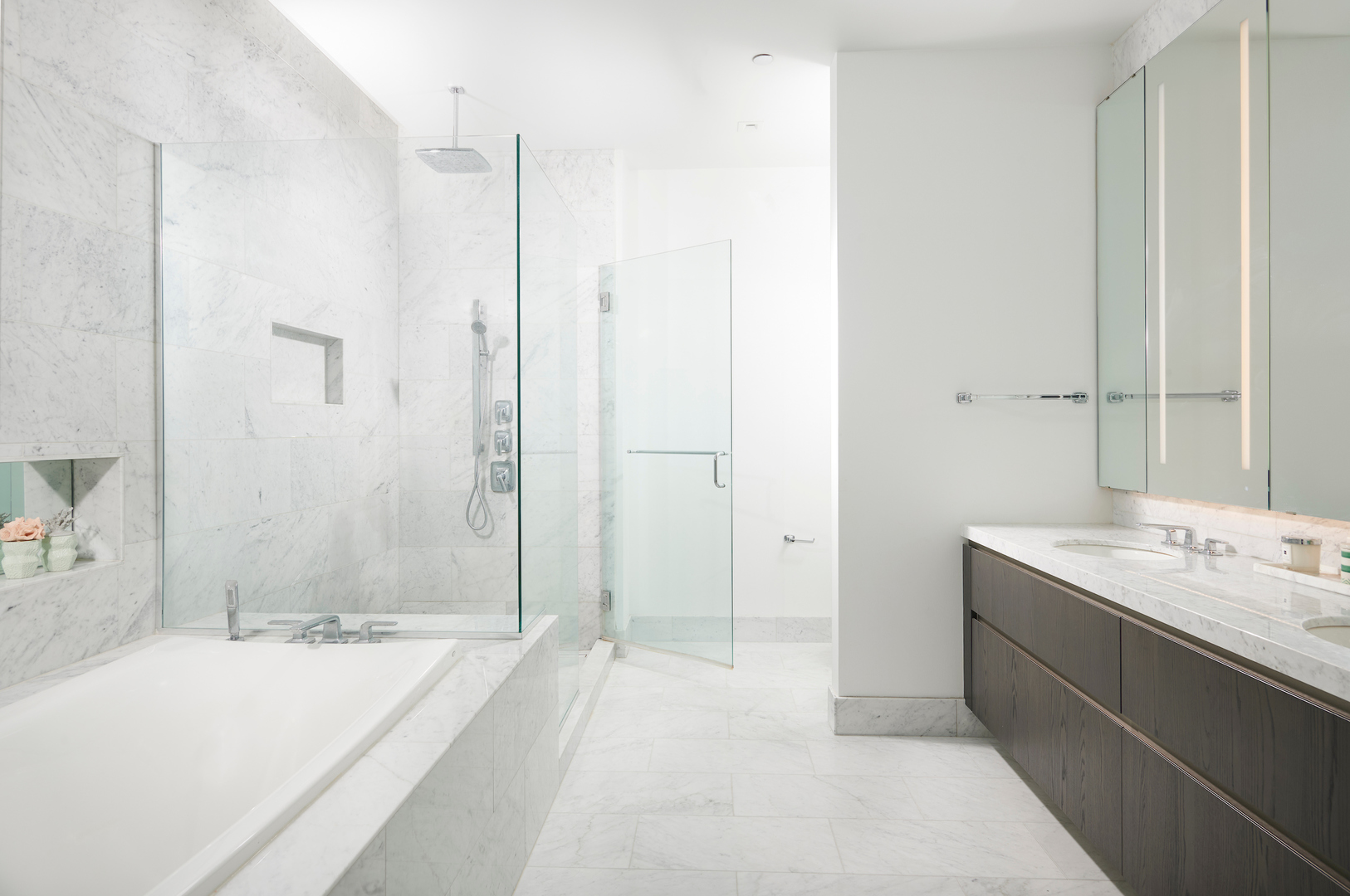 363 E Wacker Drive Unit: 1706