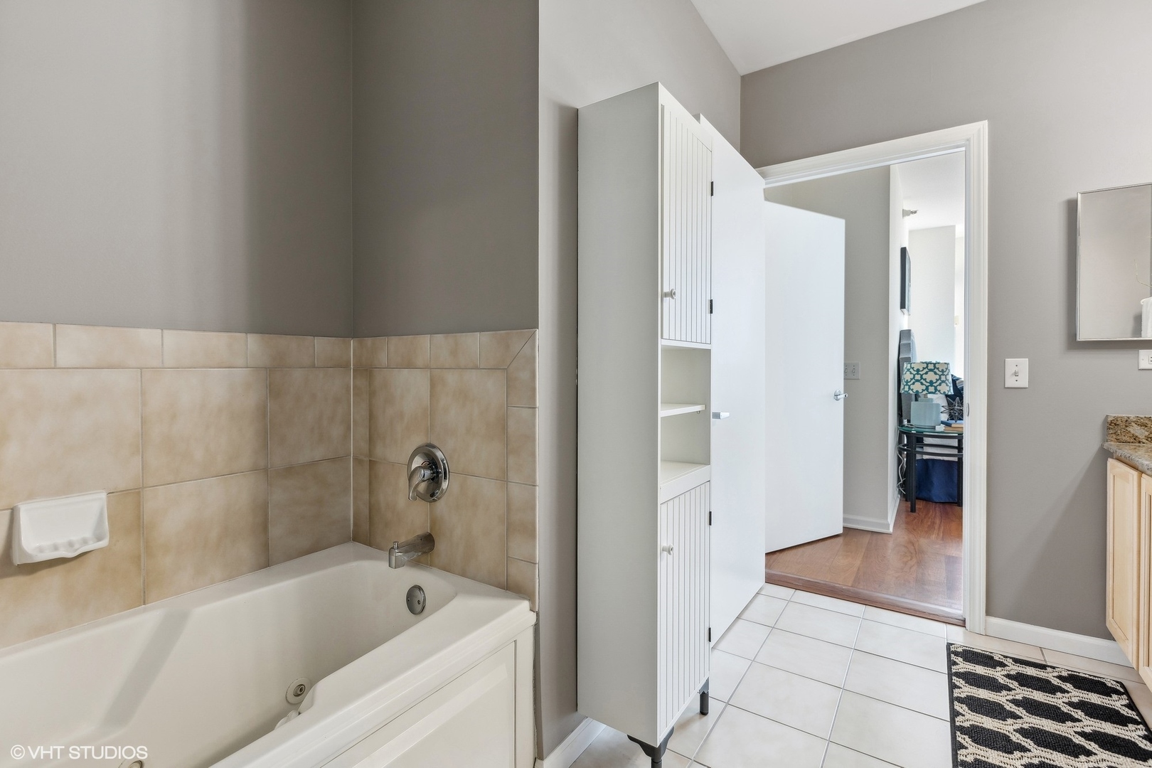 600 N Dearborn Street Unit: 804