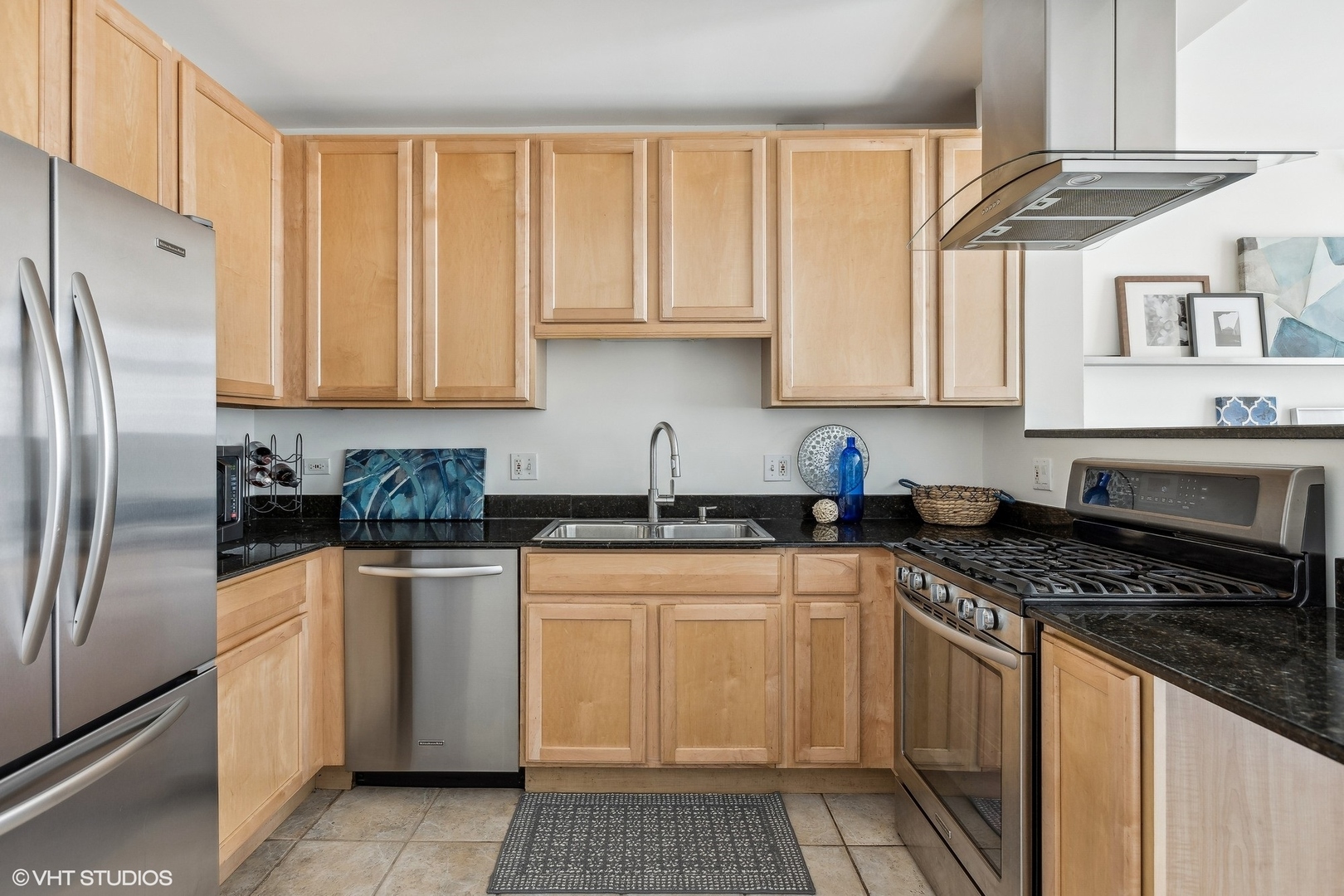 600 N Dearborn Street Unit: 804