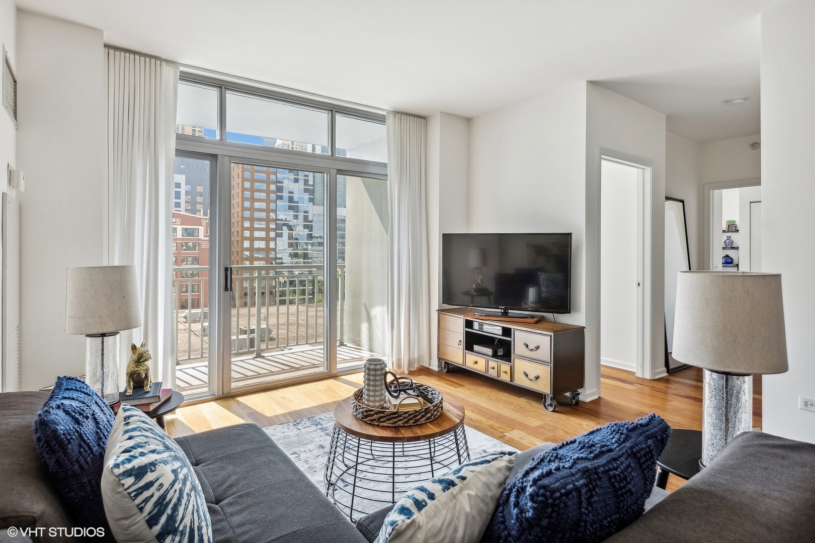 600 N Dearborn Street Unit: 804