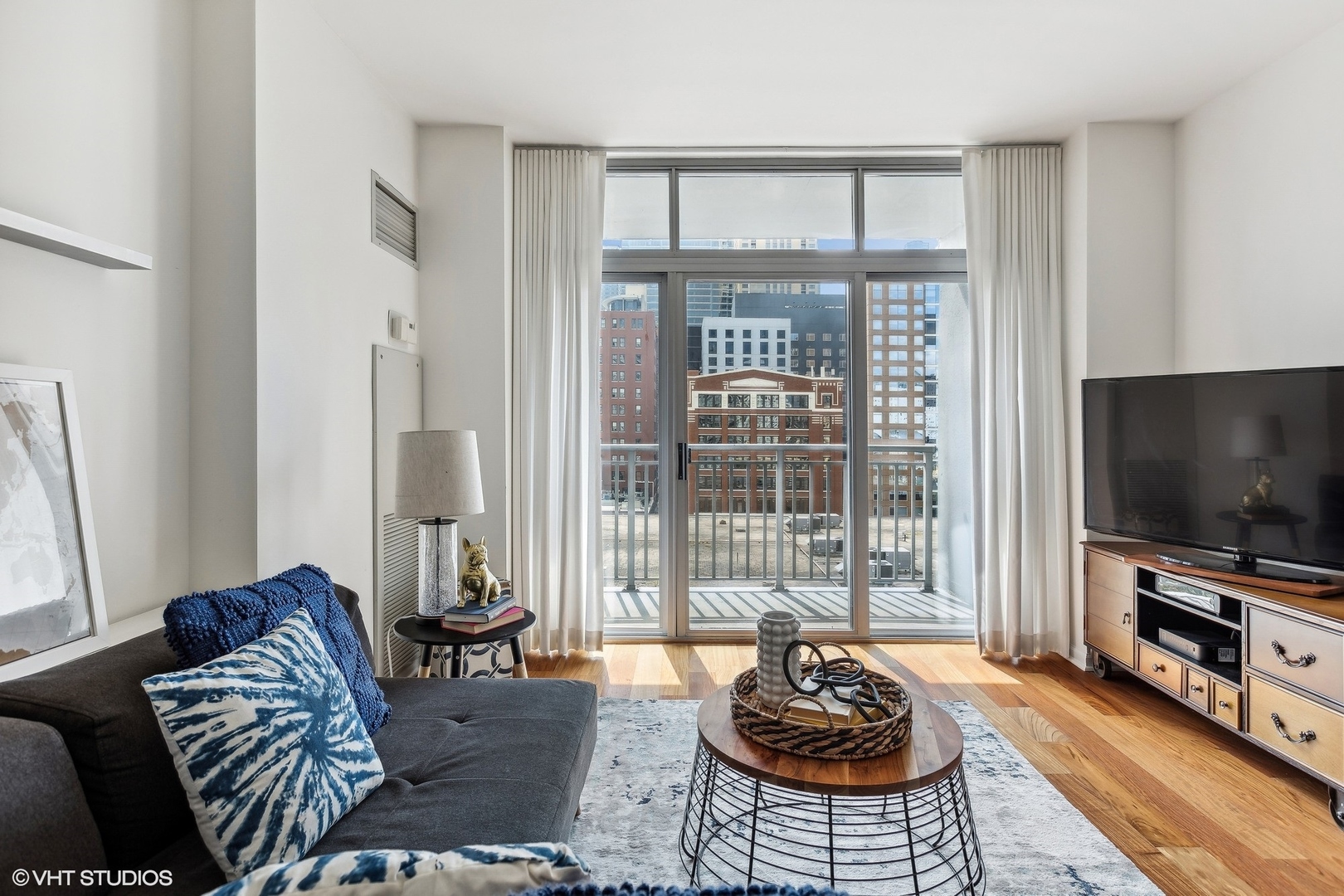 600 N Dearborn Street Unit: 804