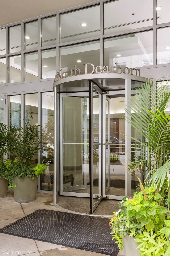 600 N Dearborn Street Unit: 804