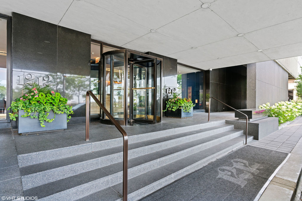 1212 N Lake Shore Drive Unit: 21AN