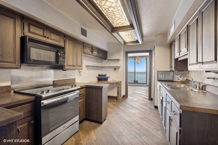 1212 N Lake Shore Drive Unit: 21AN