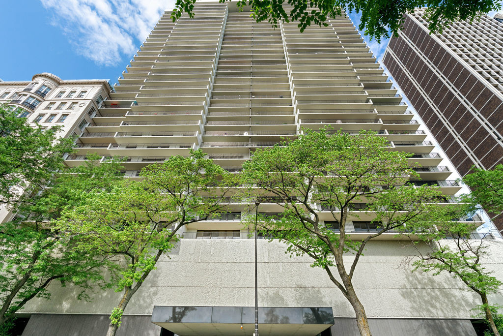 1212 N Lake Shore Drive Unit: 21AN
