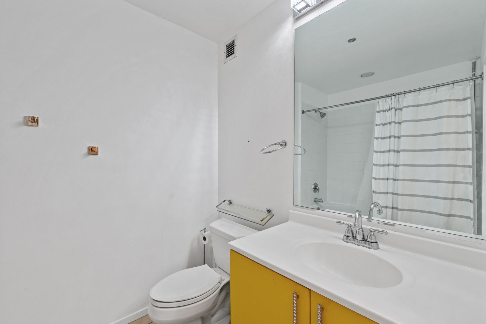 600 N Kingsbury Street Unit: 705